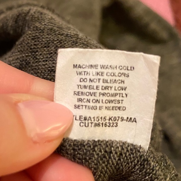 Kim & Cami Medium Button Down Tie Top Deep Green - Picture 5 of 10